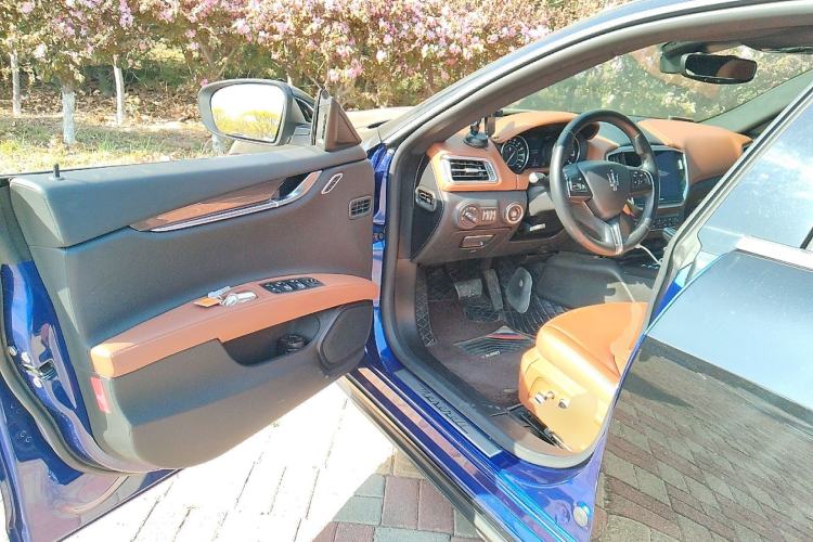 Used Maserati Ghibli 2021 2.0T Sharp Edition Driver Seat