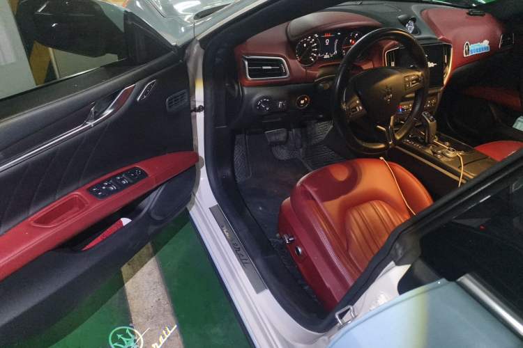 Used Maserati Ghibli 2021 2.0T Sharp Edition Driver Seat