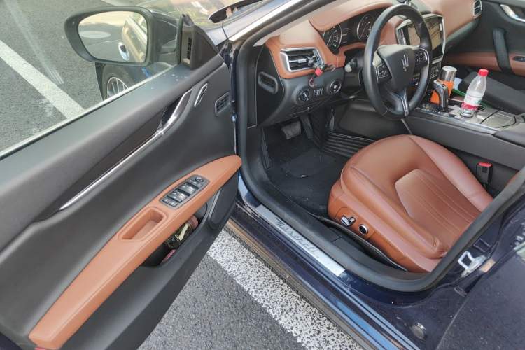Used Maserati Ghibli 2021 2.0T Sharp Edition Driver Seat