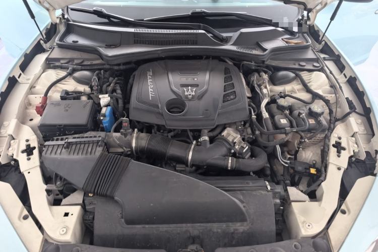 Used Maserati Ghibli 2021 2.0T Sharp Edition Engine Bay