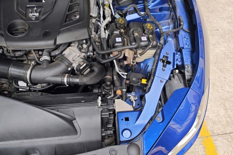 Used Maserati Ghibli 2021 2.0T Sharp Edition Engine Bay Left