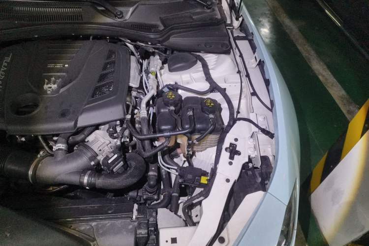 Used Maserati Ghibli 2021 2.0T Sharp Edition Engine Bay Left