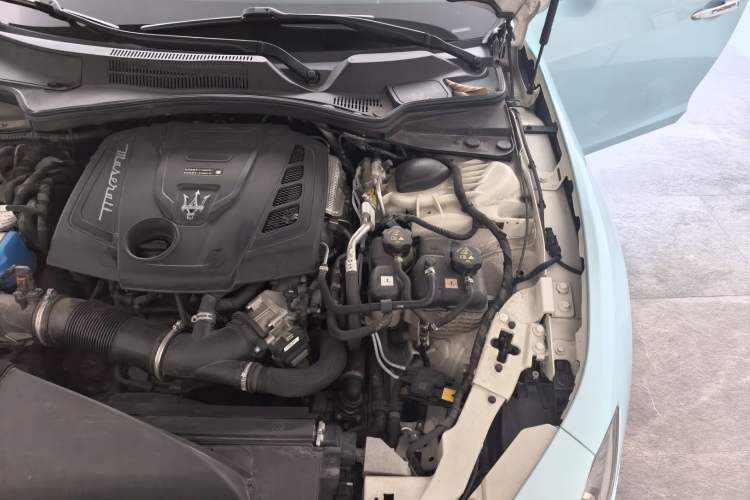 Used Maserati Ghibli 2021 2.0T Sharp Edition Engine Bay Left