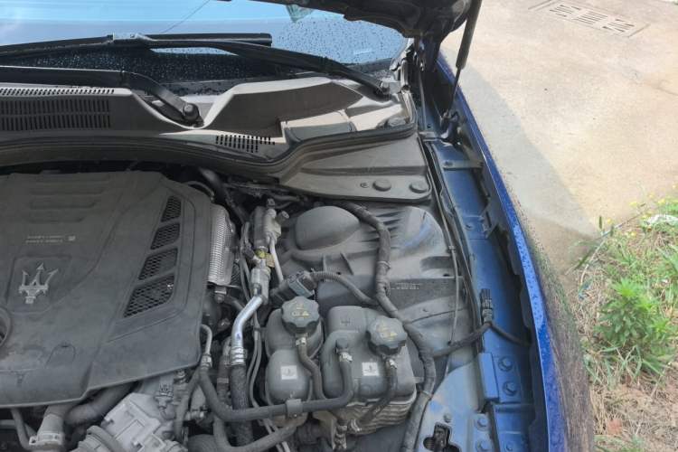 Used Maserati Ghibli 2021 2.0T Sharp Edition Engine Bay Left