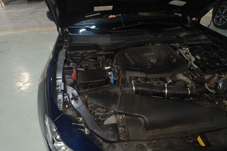 Used Maserati Ghibli 2021 2.0T Sharp Edition Engine Bay Right
