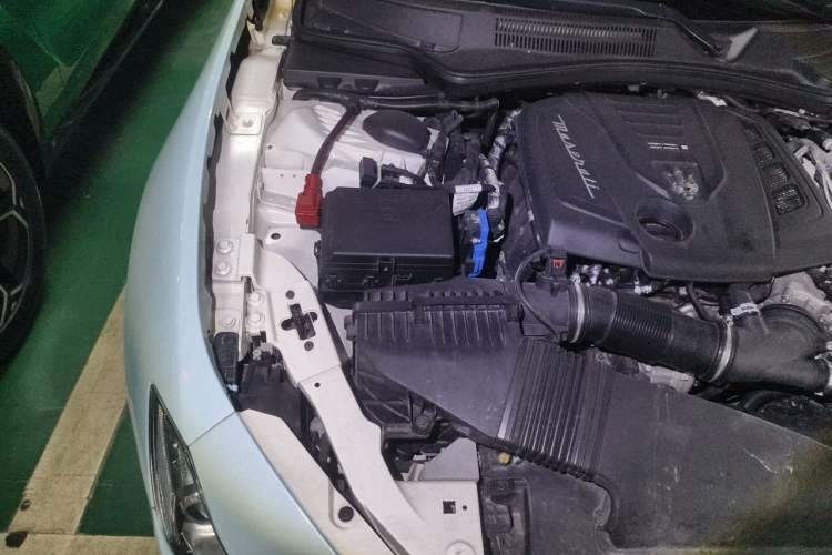 Used Maserati Ghibli 2021 2.0T Sharp Edition Engine Bay Right