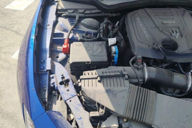 Used Maserati Ghibli 2021 2.0T Sharp Edition Engine Bay Right