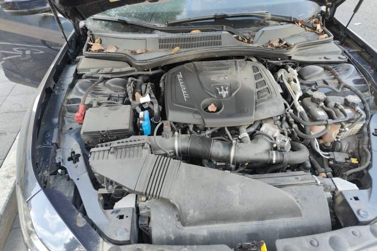 Used Maserati Ghibli 2021 2.0T Sharp Edition Engine Bay Right