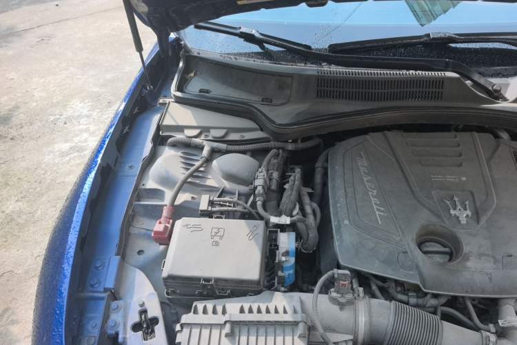 Used Maserati Ghibli 2021 2.0T Sharp Edition Engine Bay Right