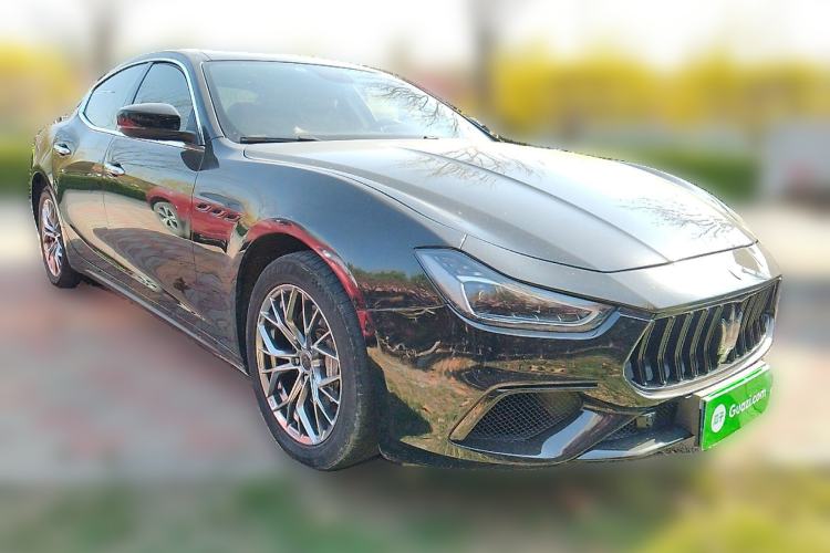 Used Maserati Ghibli 2021 2.0T Sharp Edition Front Right 45 Deg