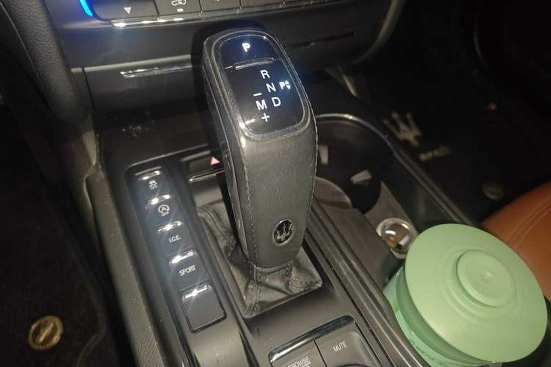 Used Maserati Ghibli 2021 2.0T Sharp Edition Gear Lever