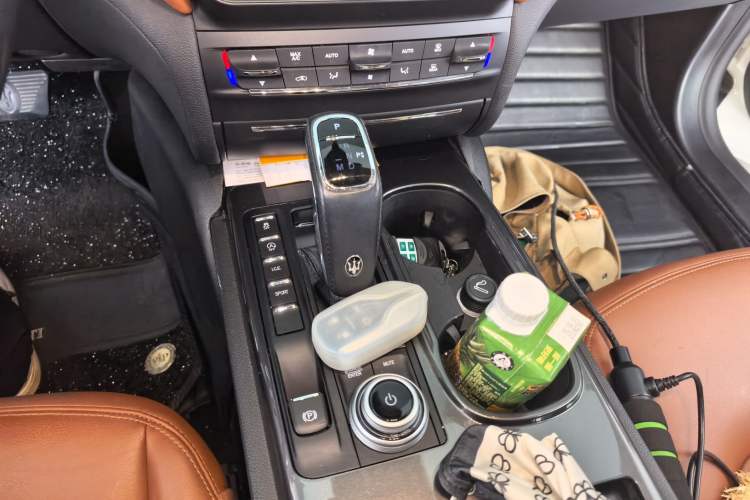 Used Maserati Ghibli 2021 2.0T Sharp Edition Gear Lever