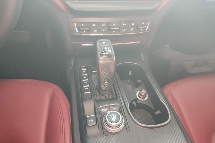 Used Maserati Ghibli 2021 2.0T Sharp Edition Gear Lever