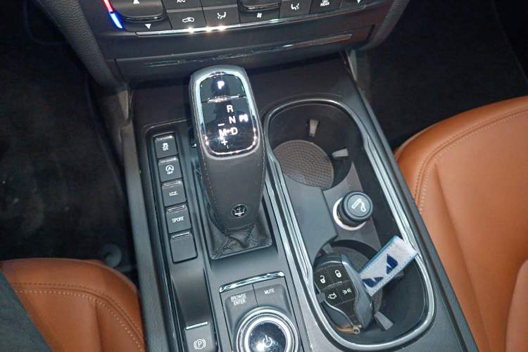 Used Maserati Ghibli 2021 2.0T Sharp Edition Gear Lever