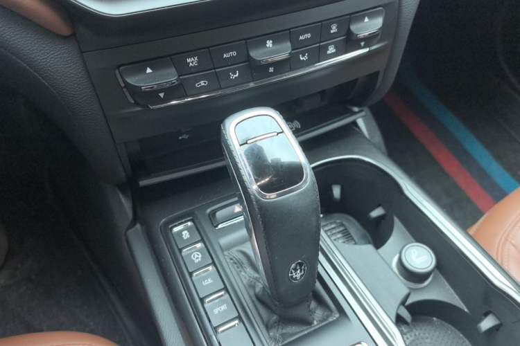Used Maserati Ghibli 2021 2.0T Sharp Edition Gear Lever