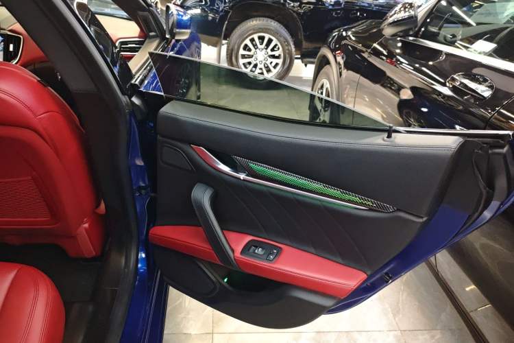 Used Maserati Ghibli 2021 2.0T Sharp Edition Interior 6