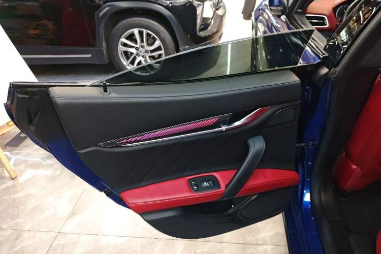 Used Maserati Ghibli 2021 2.0T Sharp Edition Interior 8