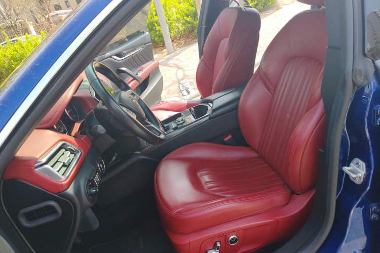 Used Maserati Ghibli 2021 2.0T Sharp Edition Left Front Seat