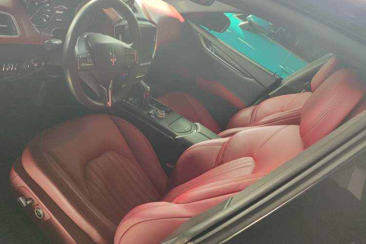 Used Maserati Ghibli 2021 2.0T Sharp Edition Left Front Seat
