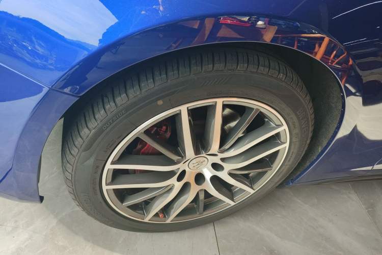 Used Maserati Ghibli 2021 2.0T Sharp Edition Left Front Wheel Hub