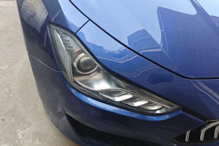 Used Maserati Ghibli 2021 2.0T Sharp Edition Right Front Headlight