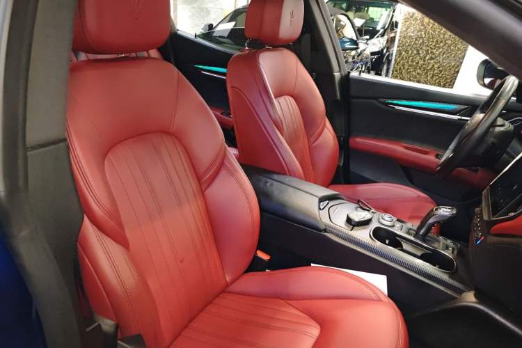 Used Maserati Ghibli 2021 2.0T Sharp Edition Right Front Seat