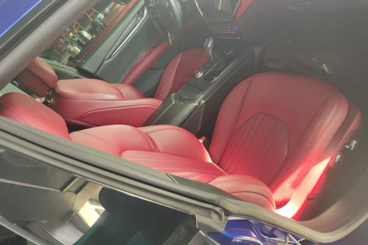 Used Maserati Ghibli 2021 2.0T Sharp Edition Right Front Seat