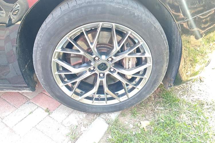 Used Maserati Ghibli 2021 2.0T Sharp Edition Right Front Wheel Hub