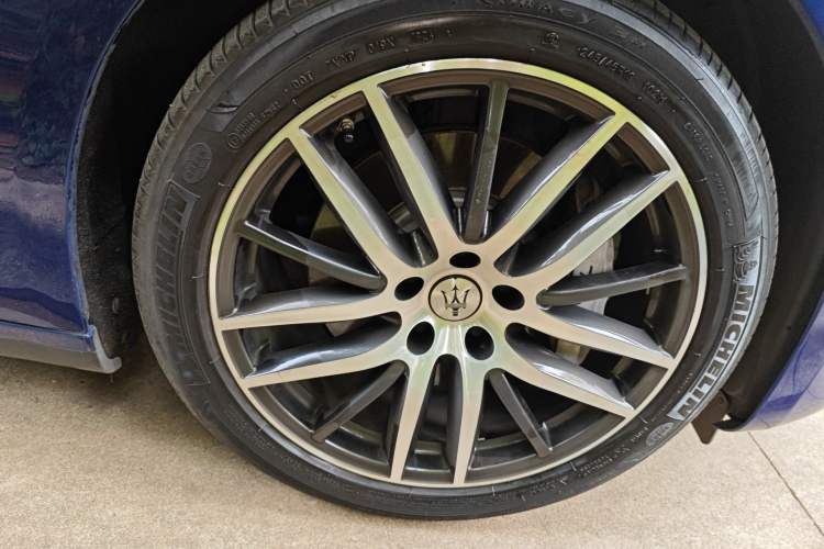 Used Maserati Ghibli 2021 2.0T Sharp Edition Right Front Wheel Hub
