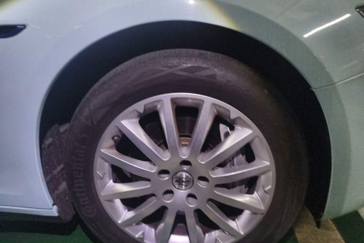 Used Maserati Ghibli 2021 2.0T Sharp Edition Right Front Wheel Hub