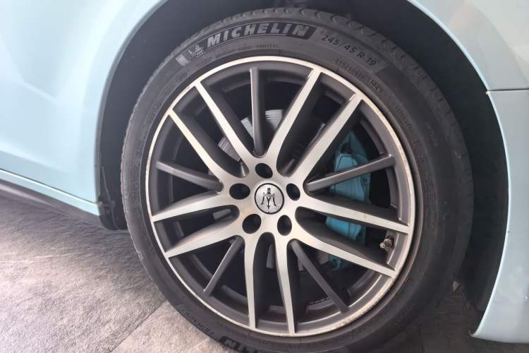 Used Maserati Ghibli 2021 2.0T Sharp Edition Right Front Wheel Hub
