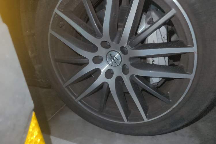 Used Maserati Ghibli 2021 2.0T Sharp Custom Edition Right Front Wheel Hub