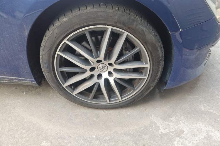 Used Maserati Ghibli 2021 2.0T Sharp Edition Right Front Wheel Hub