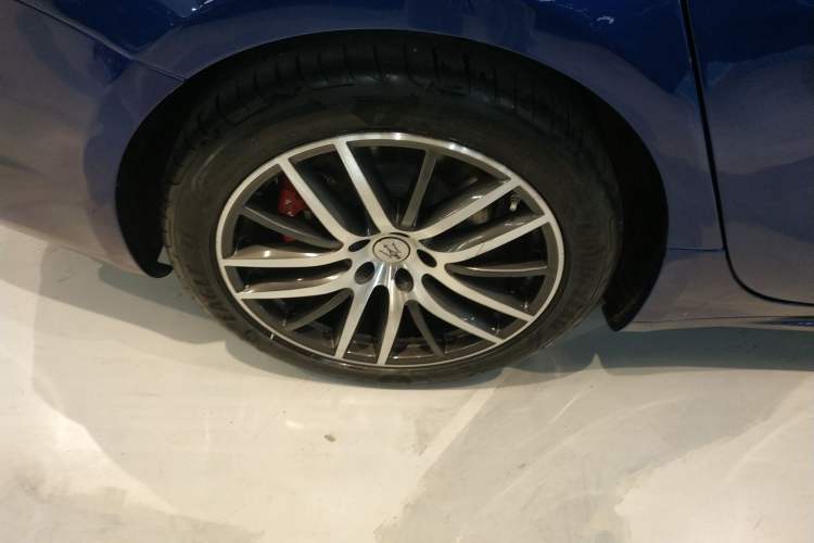 Used Maserati Ghibli 2021 3.0T GranSport Right Rear Wheel Hub