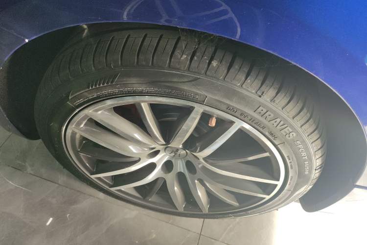 Used Maserati Ghibli 2021 2.0T Sharp Edition Right Rear Wheel Hub