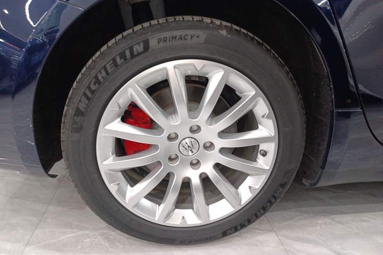 Used Maserati Ghibli 2021 2.0T Sharp Edition Right Rear Wheel Hub