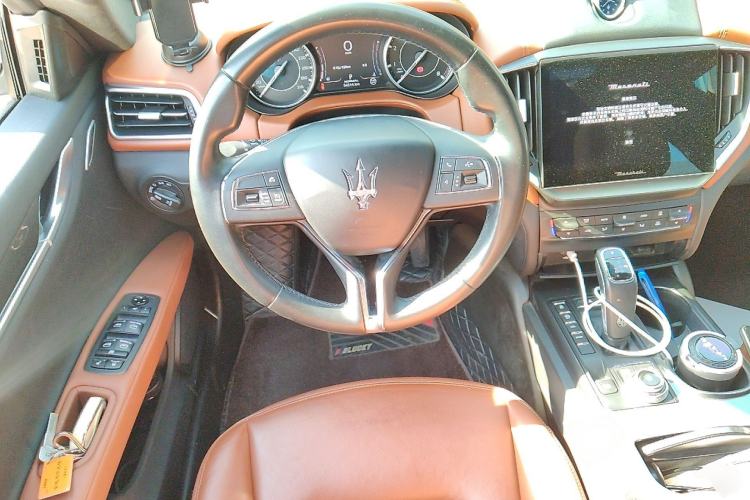 Used Maserati Ghibli 2021 2.0T Sharp Edition Steering Wheel