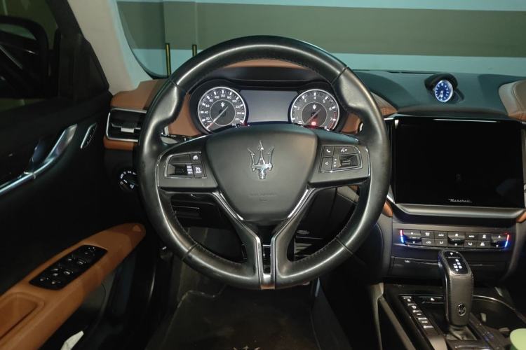 Used Maserati Ghibli 2021 2.0T Sharp Edition Steering Wheel