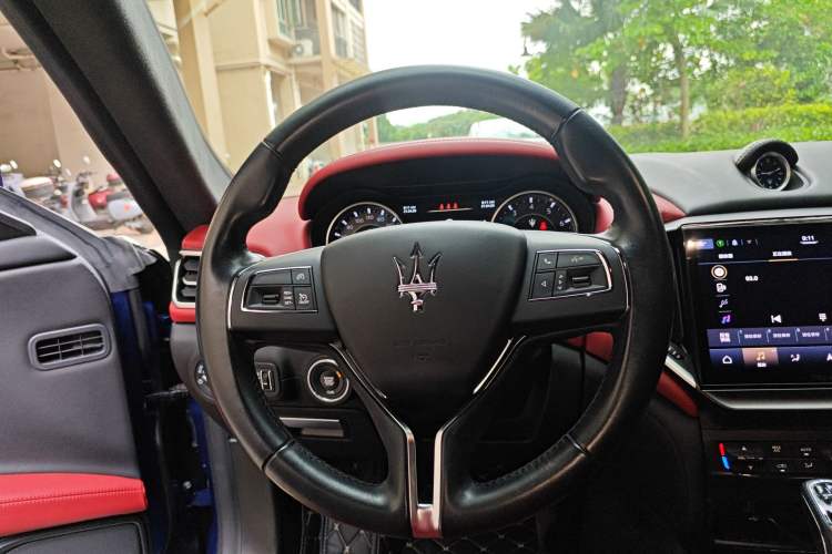 Used Maserati Ghibli 2021 2.0T Sharp Edition Steering Wheel