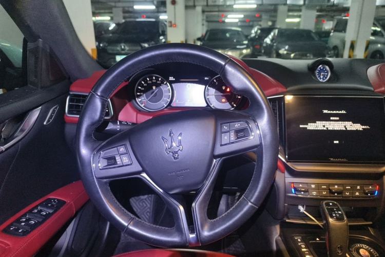 Used Maserati Ghibli 2021 2.0T Sharp Edition Steering Wheel