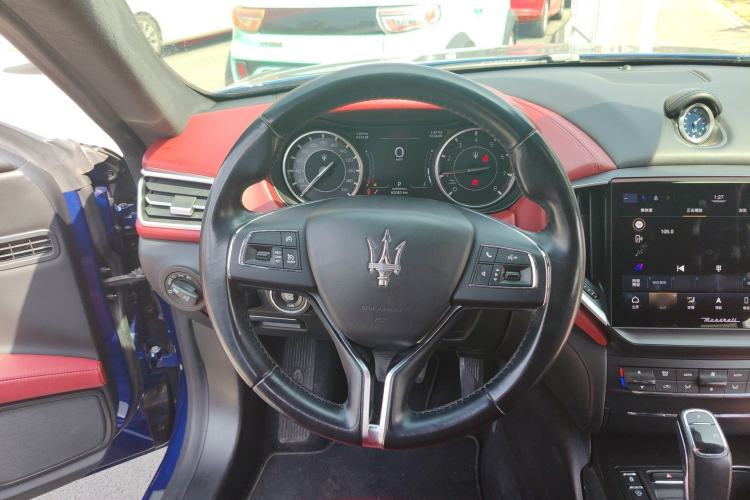 Used Maserati Ghibli 2021 2.0T Sharp Edition Steering Wheel