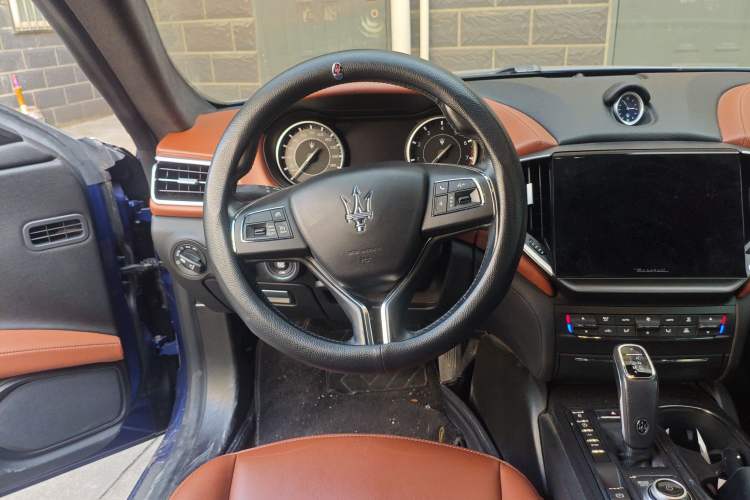 Used Maserati Ghibli 2021 2.0T Sharp Edition Steering Wheel