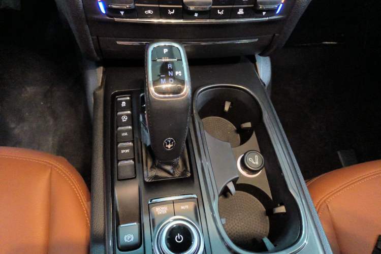 Used Maserati Ghibli 2021 2.0T Sharp Edition Gear Lever