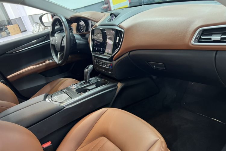 Used Maserati Ghibli 2021 2.0T Sharp Edition Interior 12