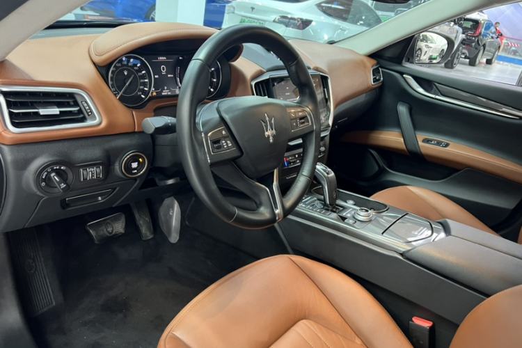 Used Maserati Ghibli 2021 2.0T Sharp Edition Interior 7
