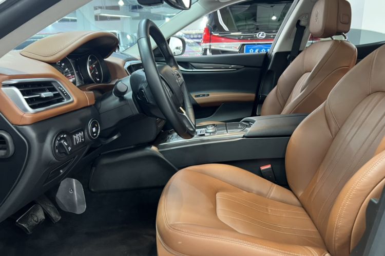 Used Maserati Ghibli 2021 2.0T Sharp Edition Interior 8