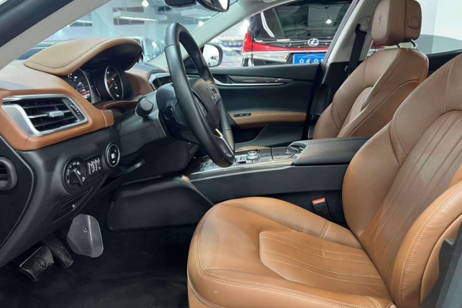 Used Maserati Ghibli 2021 2.0T Sharp Edition Interior 8