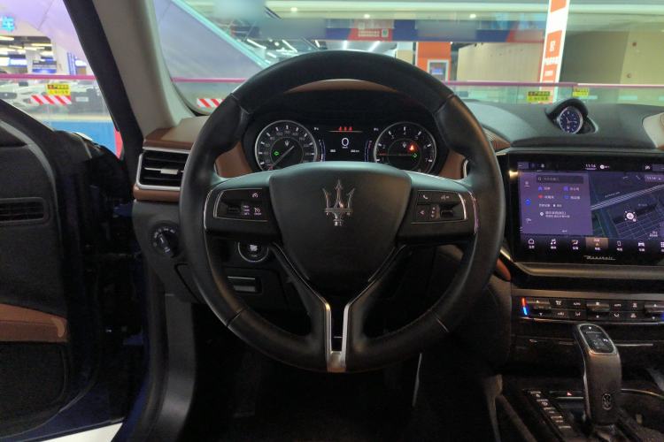 Used Maserati Ghibli 2021 2.0T Sharp Edition Steering Wheel
