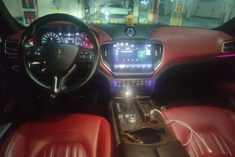 Used Maserati Ghibli 2021 2.0T Sharp Edition Center Console