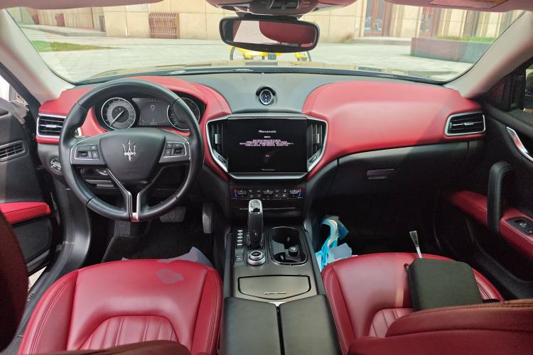 Used Maserati Ghibli 2021 2.0T Sharp Edition Center Console